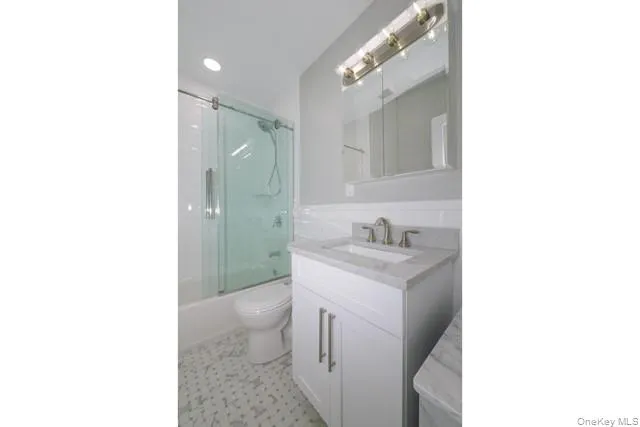 $3,315 | 605 Tulip Avenue, Unit D1, Garden City, NY 11530