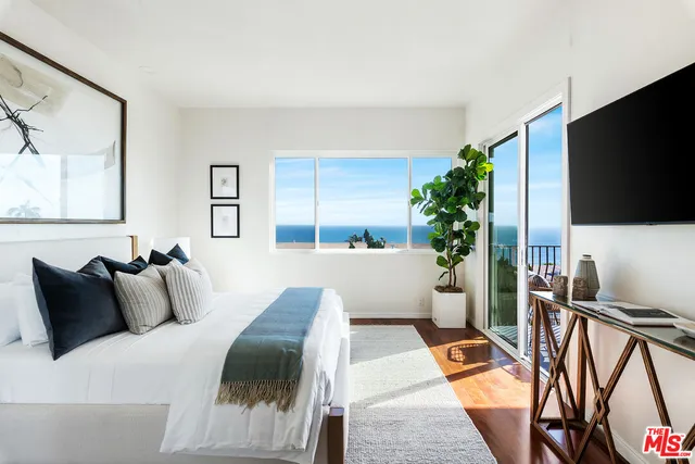 $1,295,000 | 18111 Coastline Drive, Unit 1, Malibu, CA 90265