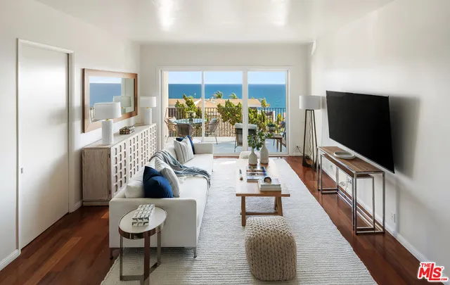 $1,295,000 | 18111 Coastline Drive, Unit 1, Malibu, CA 90265
