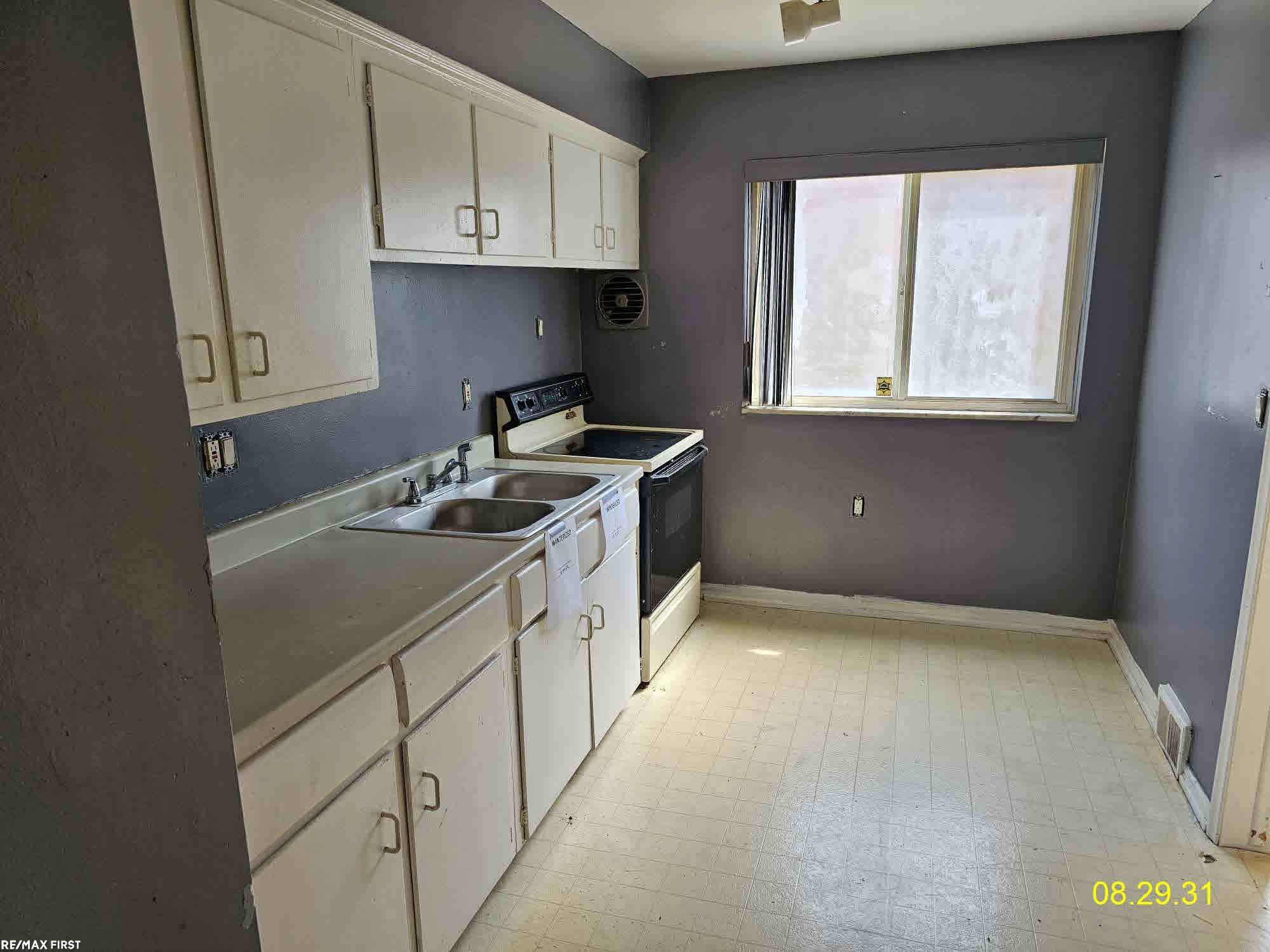 466 Alter Road Detroit, MI 48215 - Photo 3 of 17