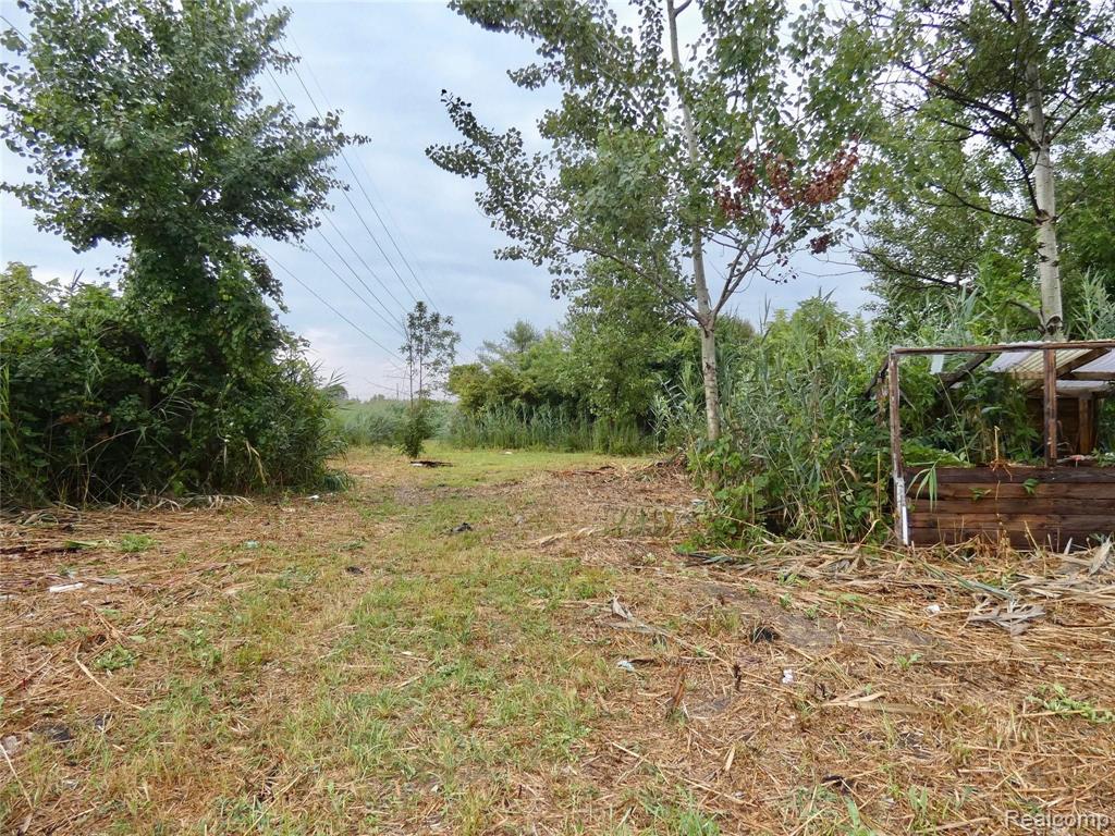 21332 Dix Toledo Road Woodhaven, MI 48183 - Photo 23 of 33