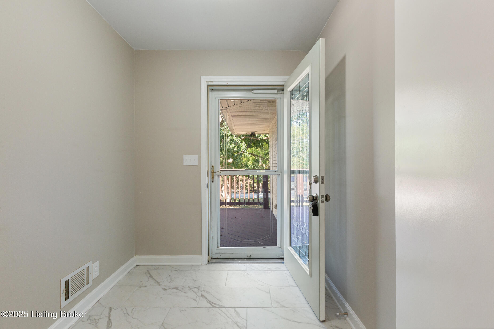 1510 Rebel Ridge Road La Grange, KY 40031 - Photo 12 of 45 front entry