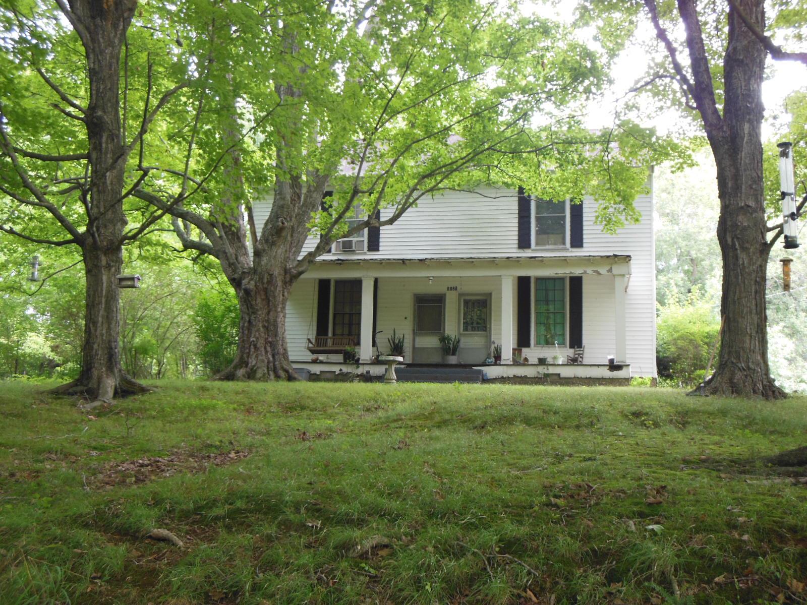 5525 Minnis Road Springfield, TN 37172 - Photo 3 of 20 a front view of a house with a garden