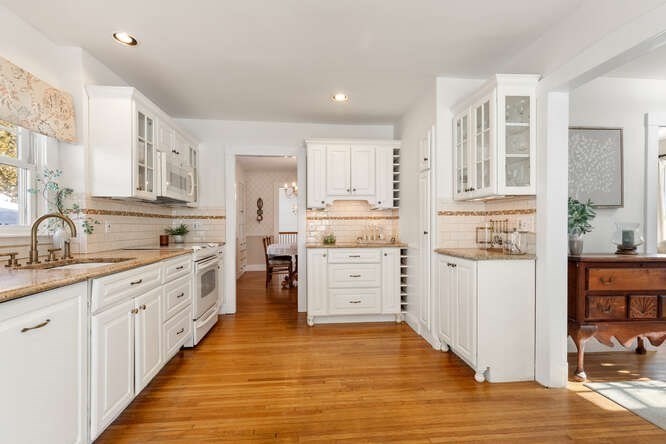 176 Bay State Road Melrose, MA 02176 - Photo 5 of 42