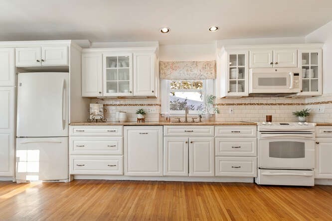 176 Bay State Road Melrose, MA 02176 - Photo 6 of 42