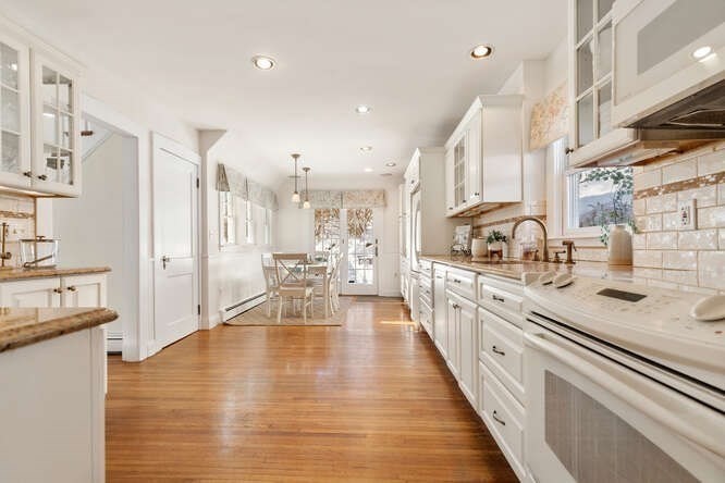 176 Bay State Road Melrose, MA 02176 - Photo 8 of 42