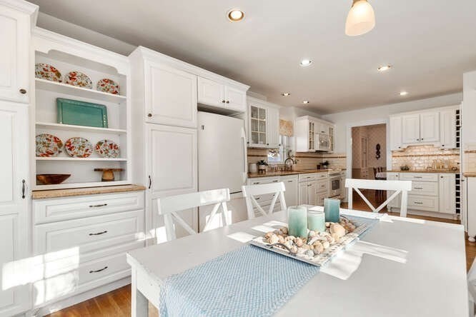 176 Bay State Road Melrose, MA 02176 - Photo 9 of 42