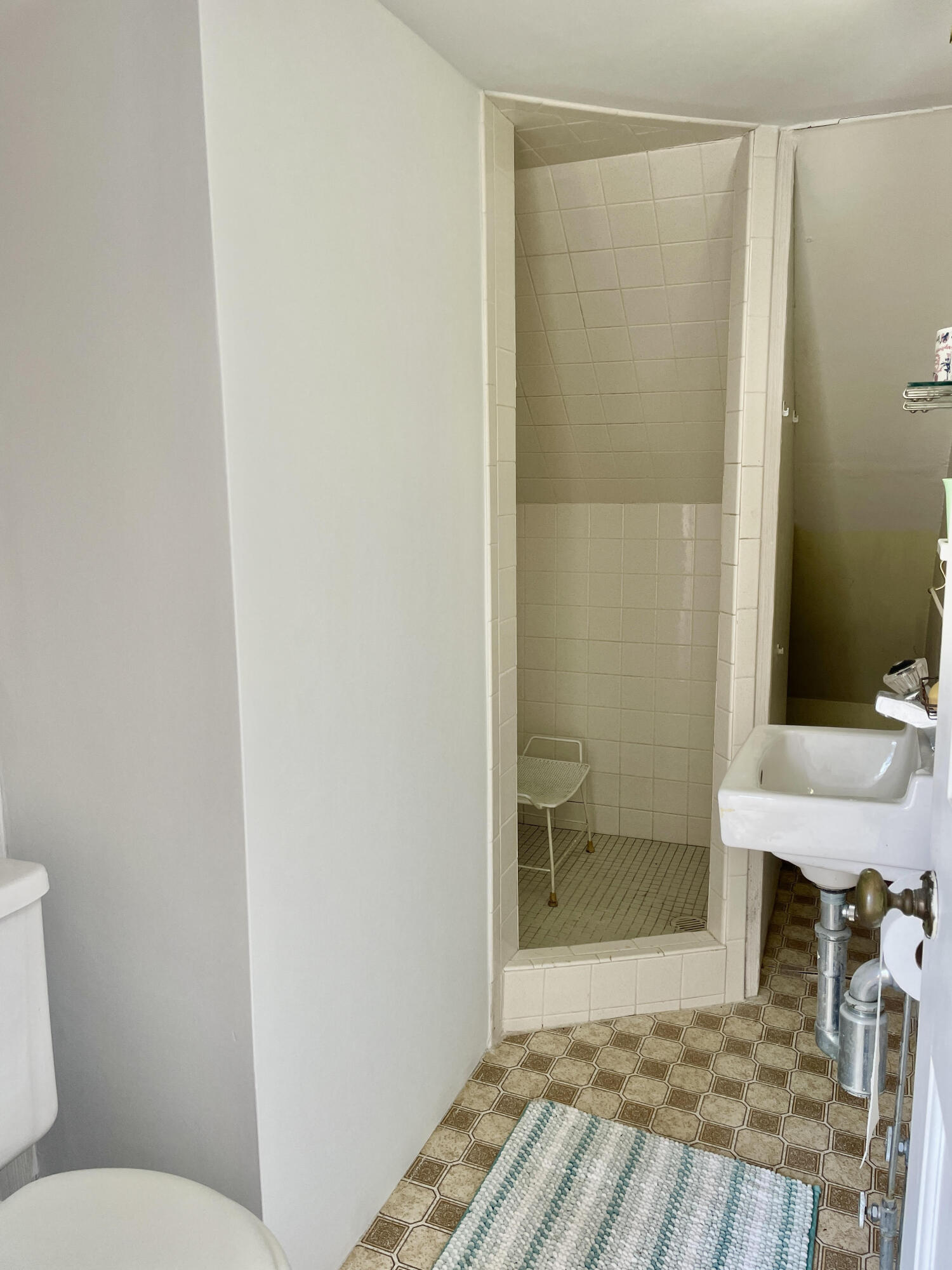 11 Indian Point Road Georgetown, ME 04548 - Photo 32 of 37 11 Indian Pt. Rd. 2nd Floor Bath photo