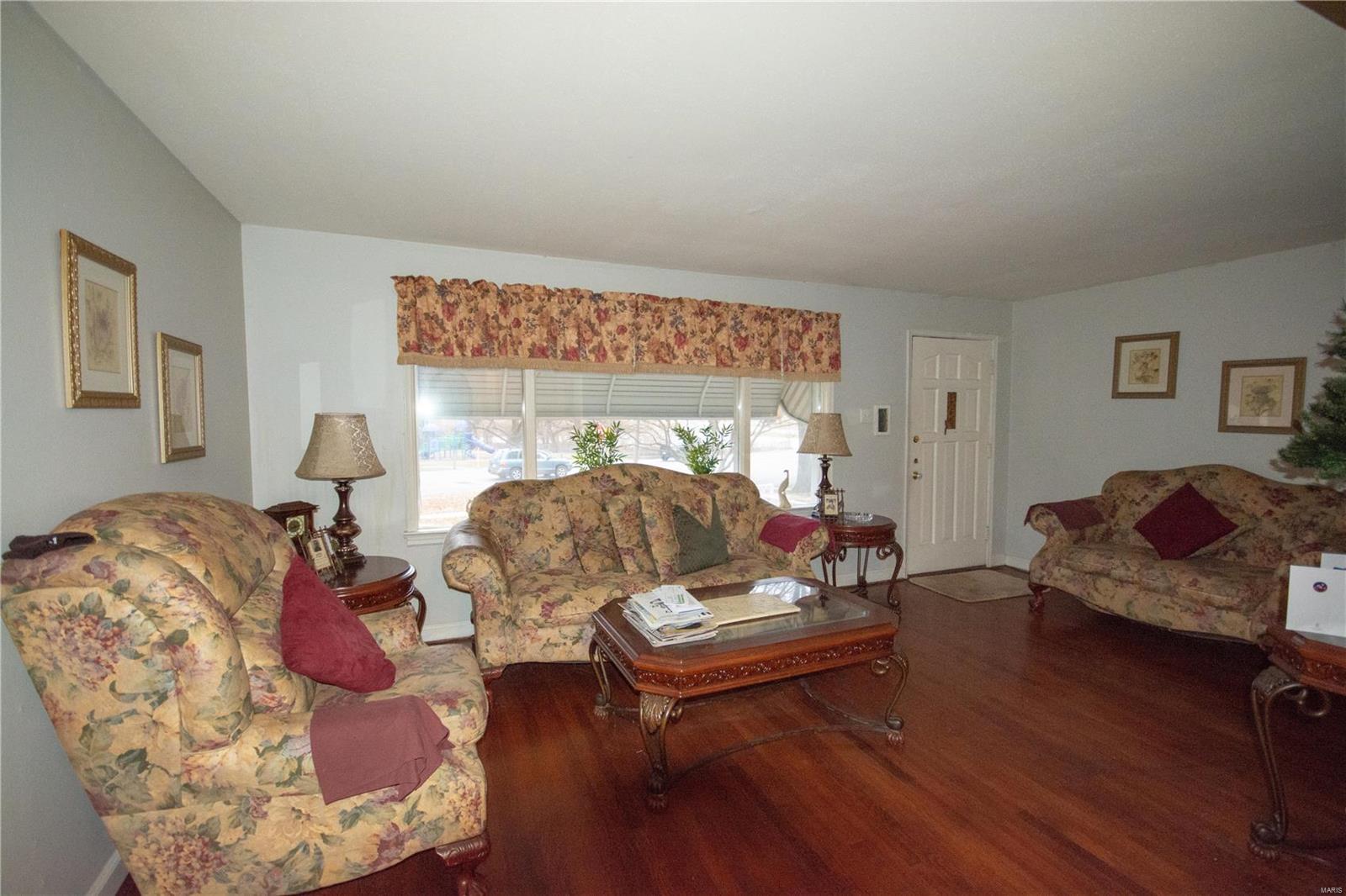 1231 Chambers Road St. Louis, MO 63137 - Photo 2 of 14