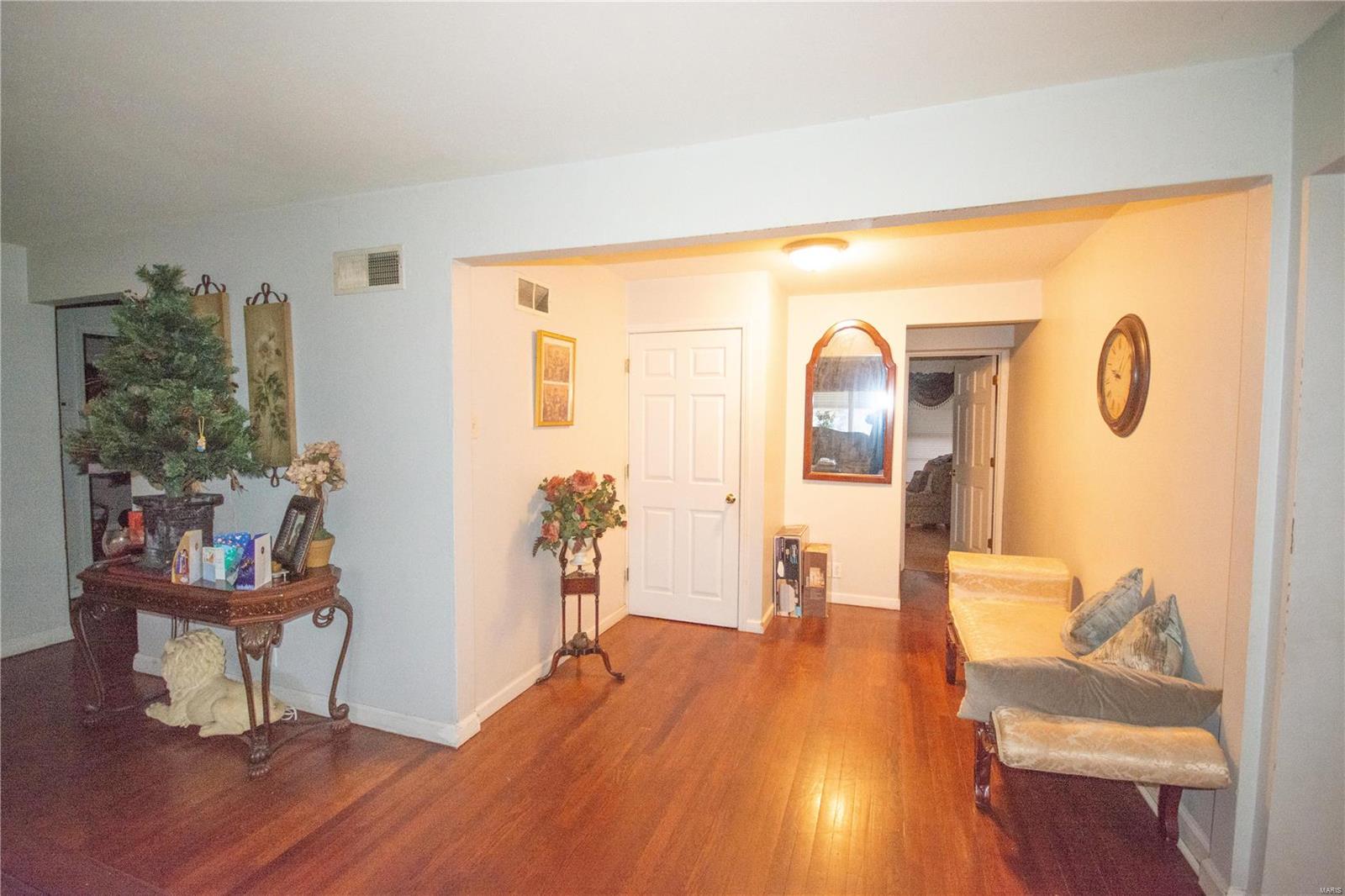 1231 Chambers Road St. Louis, MO 63137 - Photo 3 of 14