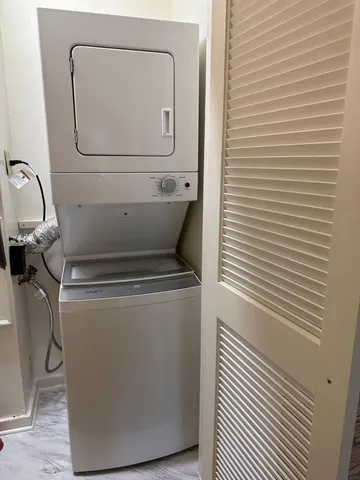 $3,200 | 2227 East Woodstock Place, Milwaukee, WI 53202