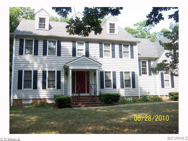 a view front of house with a yard
