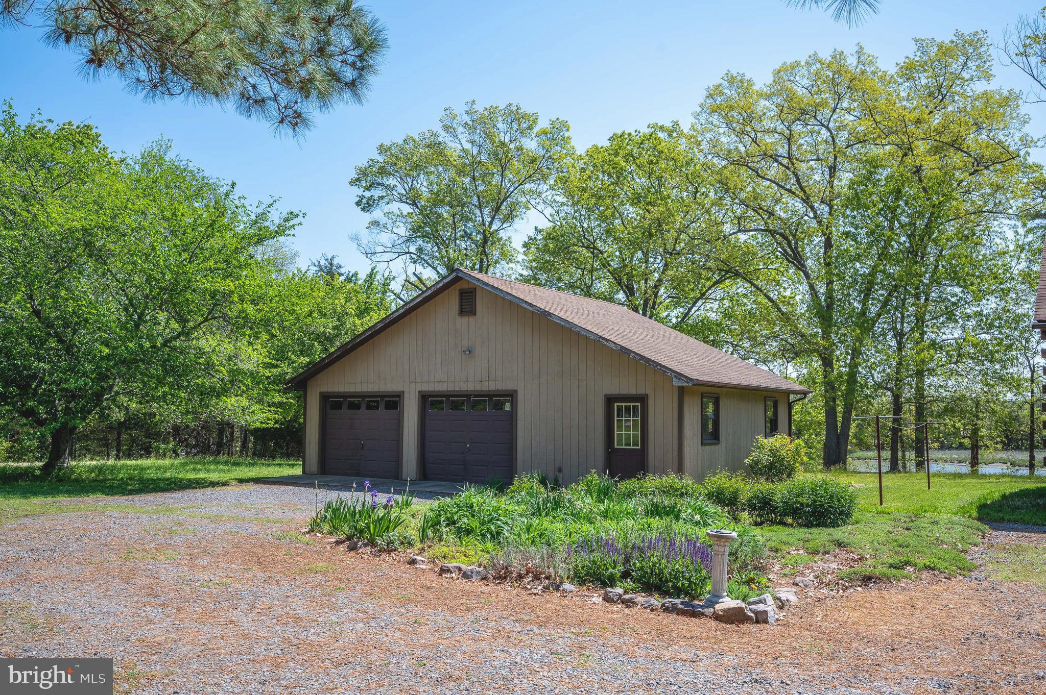 20586 Ridge Road Colonial Beach, VA 22443 - Photo 5 of 34 Detached garage with work room