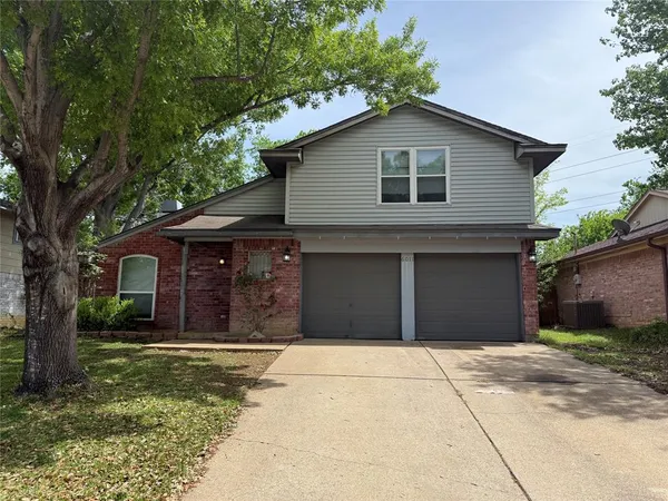 $275,000 | 6011 Parkmeadow Drive, Arlington, TX 76018
