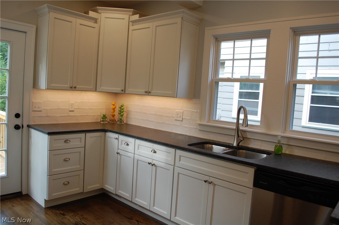 3034 Somerton Road Cleveland, OH 44118 - Photo 9 of 35