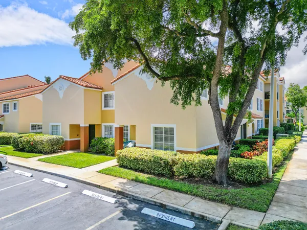 $2,900 | 123 Yacht Club Way, Unit 101, Hypoluxo, FL 33462