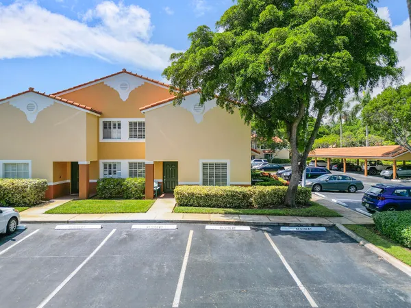 $2,900 | 123 Yacht Club Way, Unit 101, Hypoluxo, FL 33462