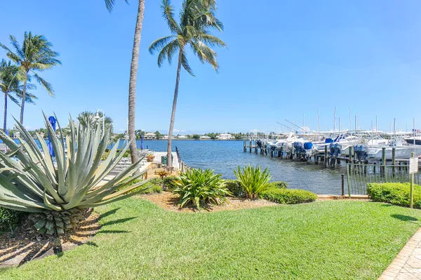 $2,900 | 123 Yacht Club Way, Unit 101, Hypoluxo, FL 33462