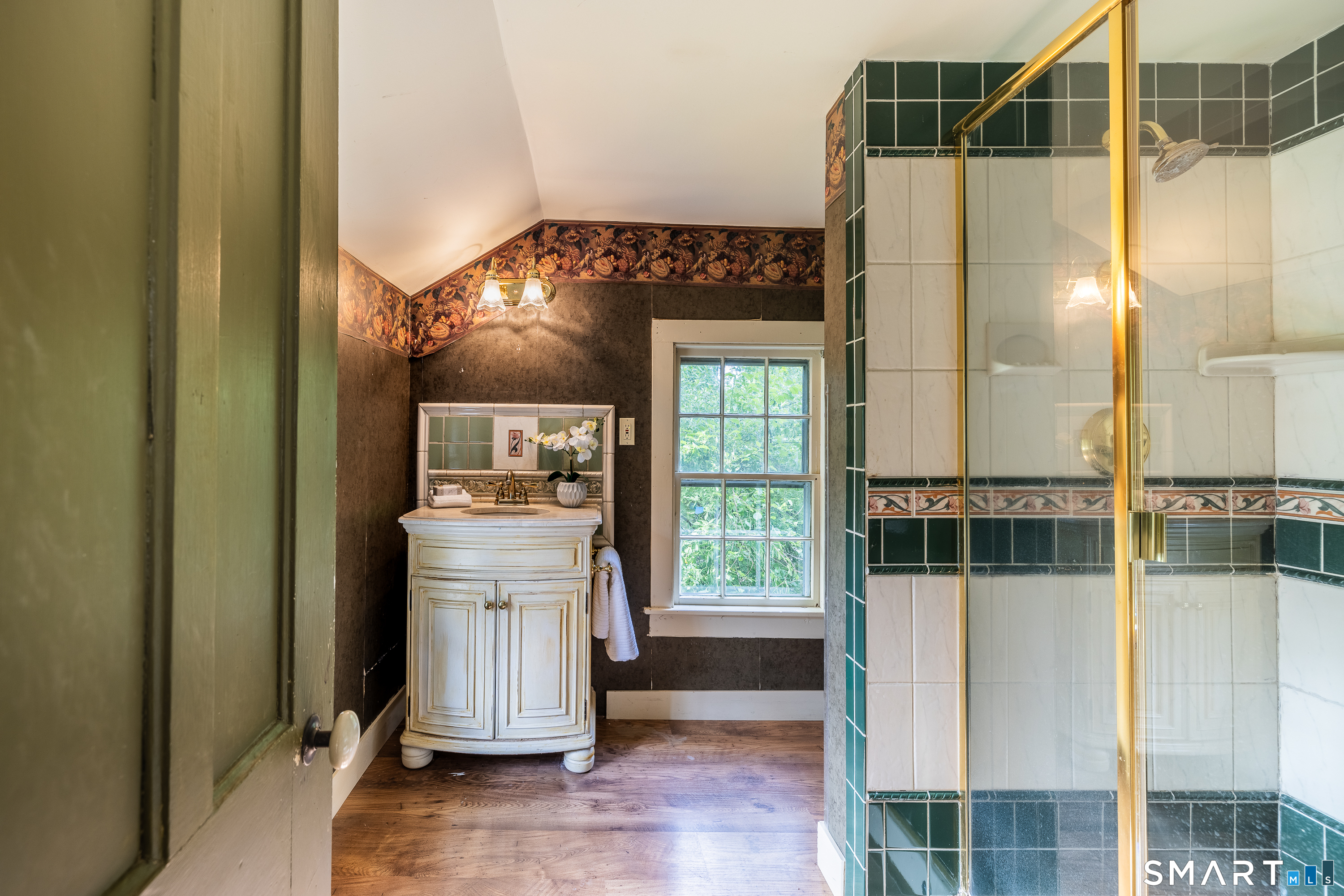 92 Walnut Tree Hill Road Newtown, CT 06482 - Photo 26 of 38 Upper Level Full bath