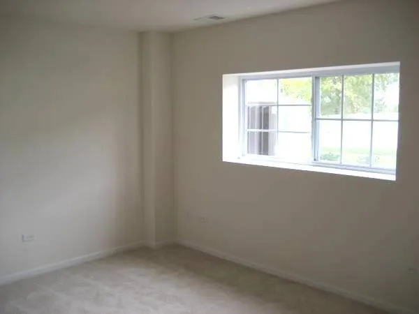 $2,900 | 928 Charlton Lane, Naperville, IL 60563