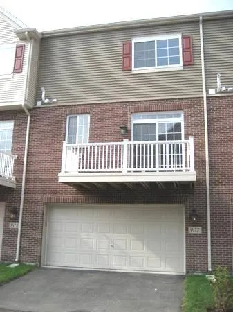 $2,900 | 928 Charlton Lane, Naperville, IL 60563