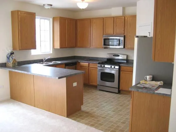 $2,900 | 928 Charlton Lane, Naperville, IL 60563