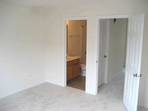 $2,900 | 928 Charlton Lane, Naperville, IL 60563