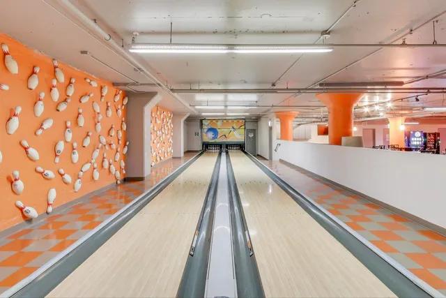 $299,900 | 565 West Quincy Street, Unit 1603, Chicago, IL 60661