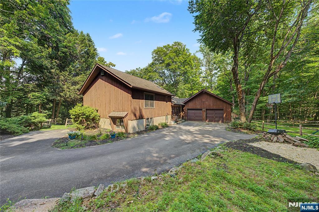 451 West Brook Road Ringwood, NJ 07456 - Photo 2 of 33 Gallery Image 2