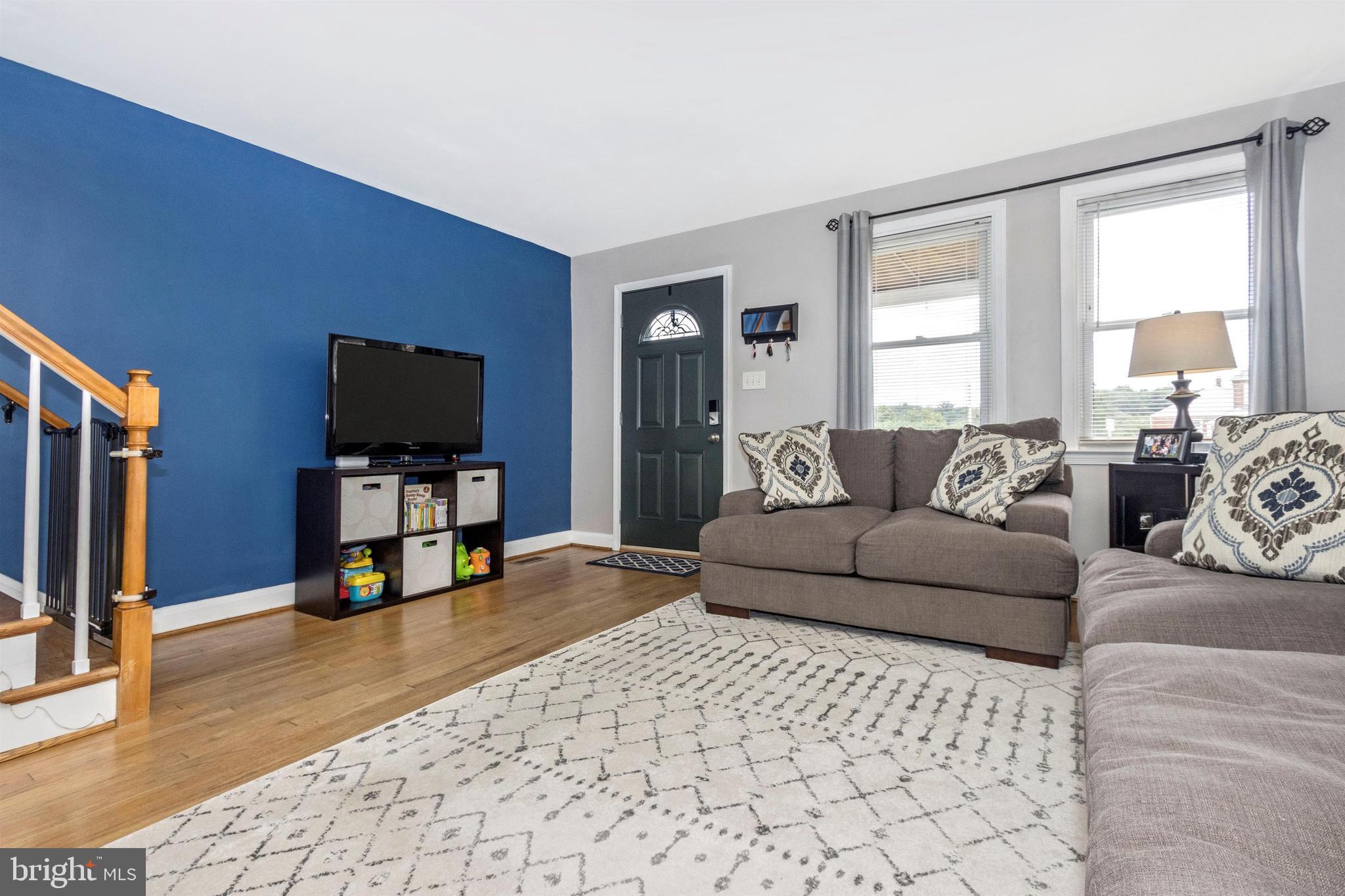 1136 Elm Road Baltimore, MD 21227 - Photo 3 of 19 Living room with coat closet