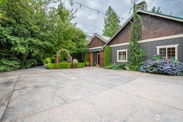 a view of a pathway with a park