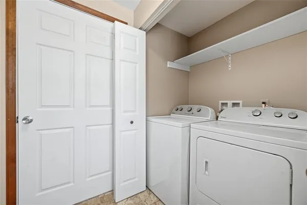 $299,900 | 4156 Glasgow Road, Valencia, PA 16059