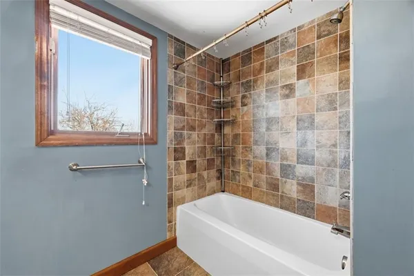 $299,900 | 4156 Glasgow Road, Valencia, PA 16059