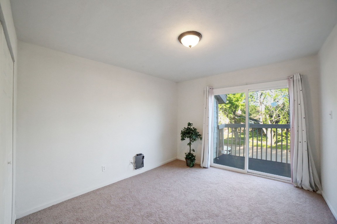 12323 Split Rail Lane Houston, TX 77071 - Photo 18 of 29 an empty room with windows