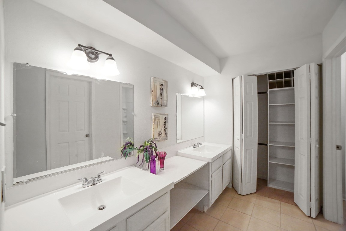 12323 Split Rail Lane Houston, TX 77071 - Photo 24 of 29 a bathroom with a tub sink and mirror
