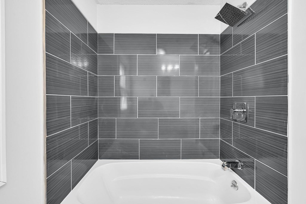 381 North Brook Road Springfield, MA 01119 - Photo 13 of 35 a bathroom with a bathtub