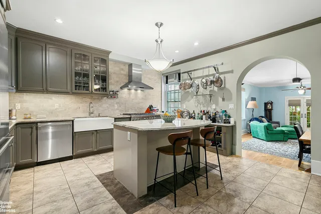 a black and white photo of a picture of a room