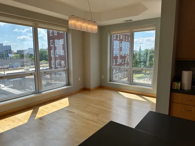 $3,700 | 125 North Hamilton Street, Unit 1001, Madison, WI 53703