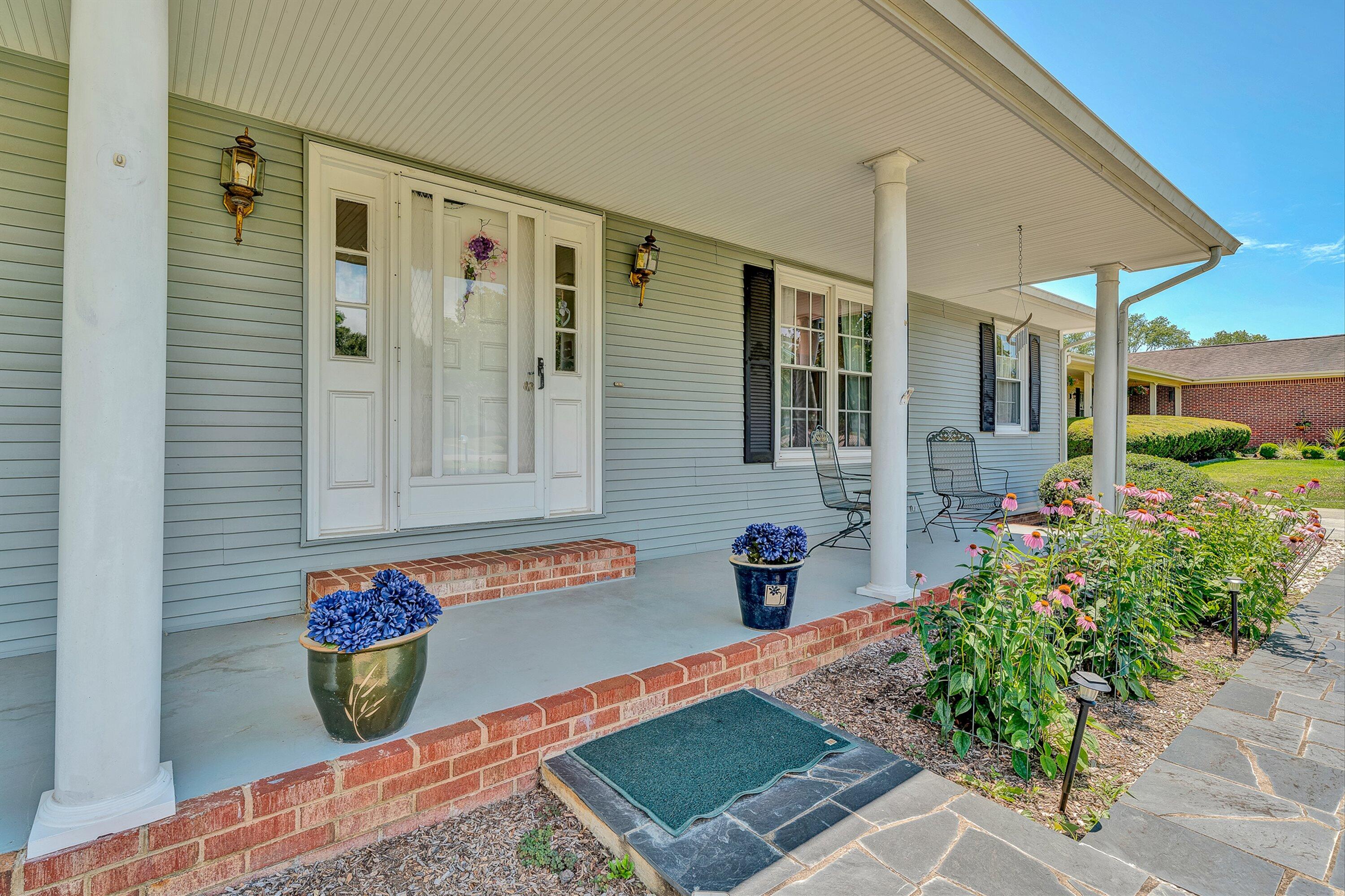 6437 Ridgeview Drive Roanoke, VA 24019 - Photo 2 of 29 04-VM-01531