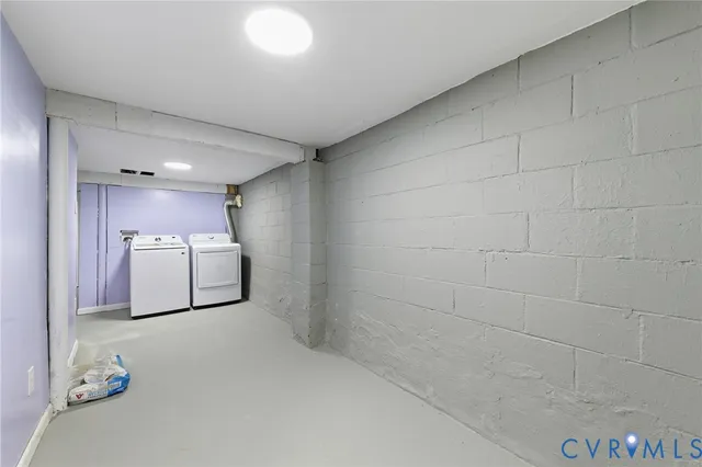 a view of a utility room with washer and dryer