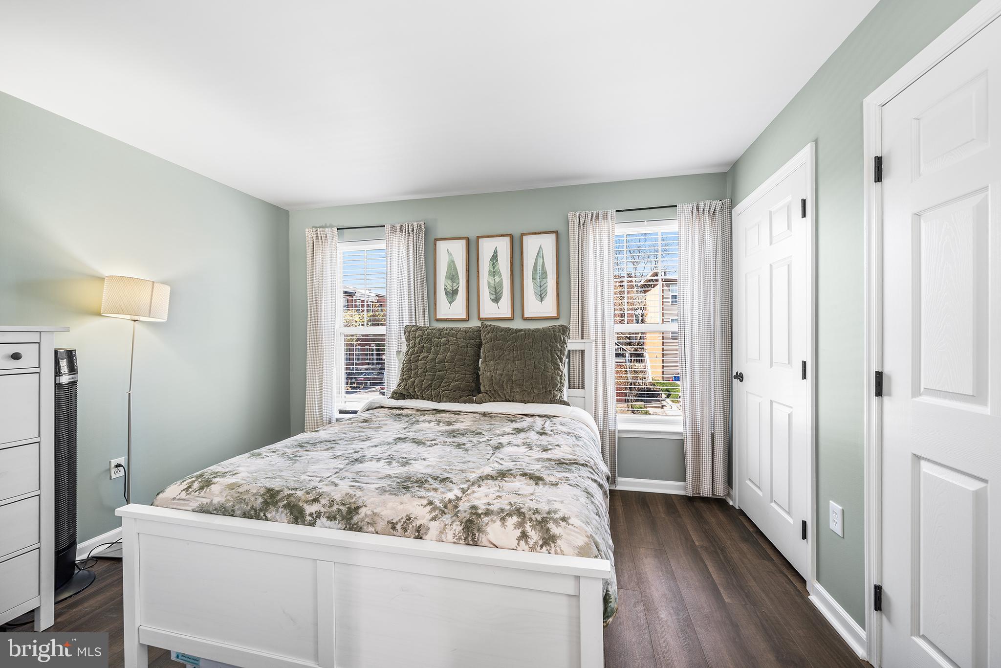 768 South 13th Street Philadelphia, PA 19147 - Photo 17 of 31 a bedroom with a large bed and a dresser