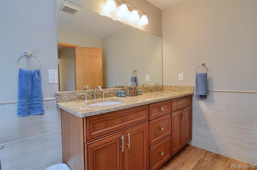 1923 Independence Court Rochester Hills, MI 48306 - Photo 24 of 43