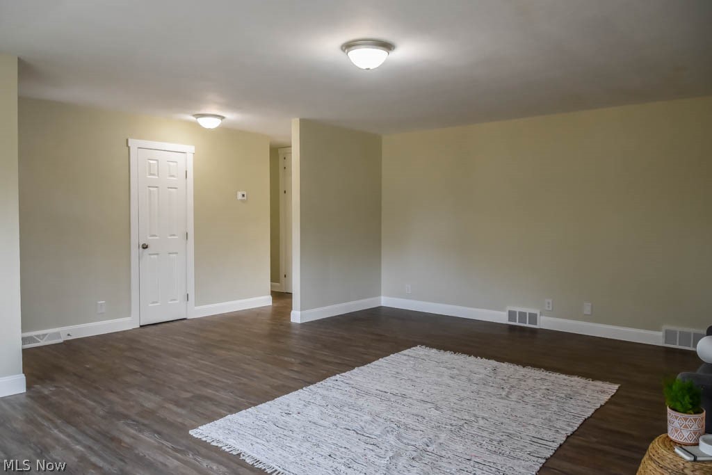 396 Akron Road Wadsworth, OH 44281 - Photo 9 of 29 Living Room