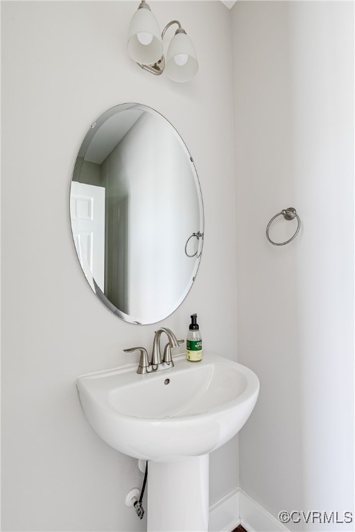 509 Danray Drive Richmond, VA 23227 - Photo 16 of 37 Half bath on first floor