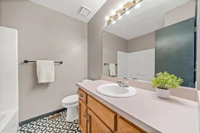 $275,000 | 1705 West Pelham Path, Raymore, MO 64083