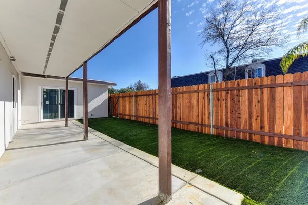 a view of a house with backyard and porch