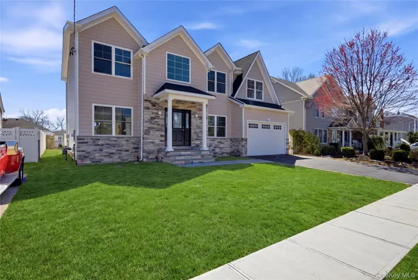 $1,549,000 | 32 Massapequa Avenue, Massapequa Park, NY 11762