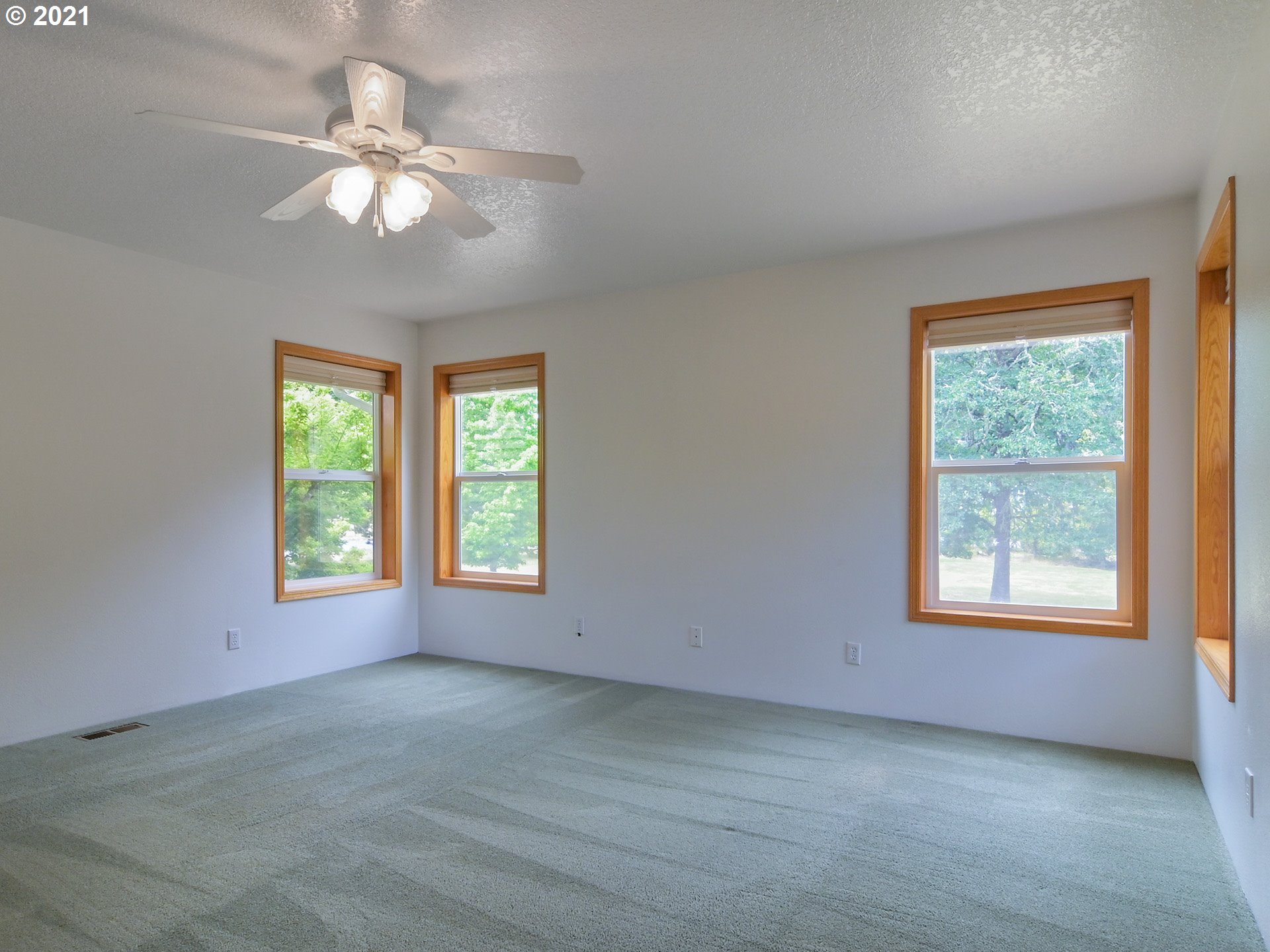 29091 Divine Road Veneta, OR 97487 - Photo 13 of 32 Gallery Image 13