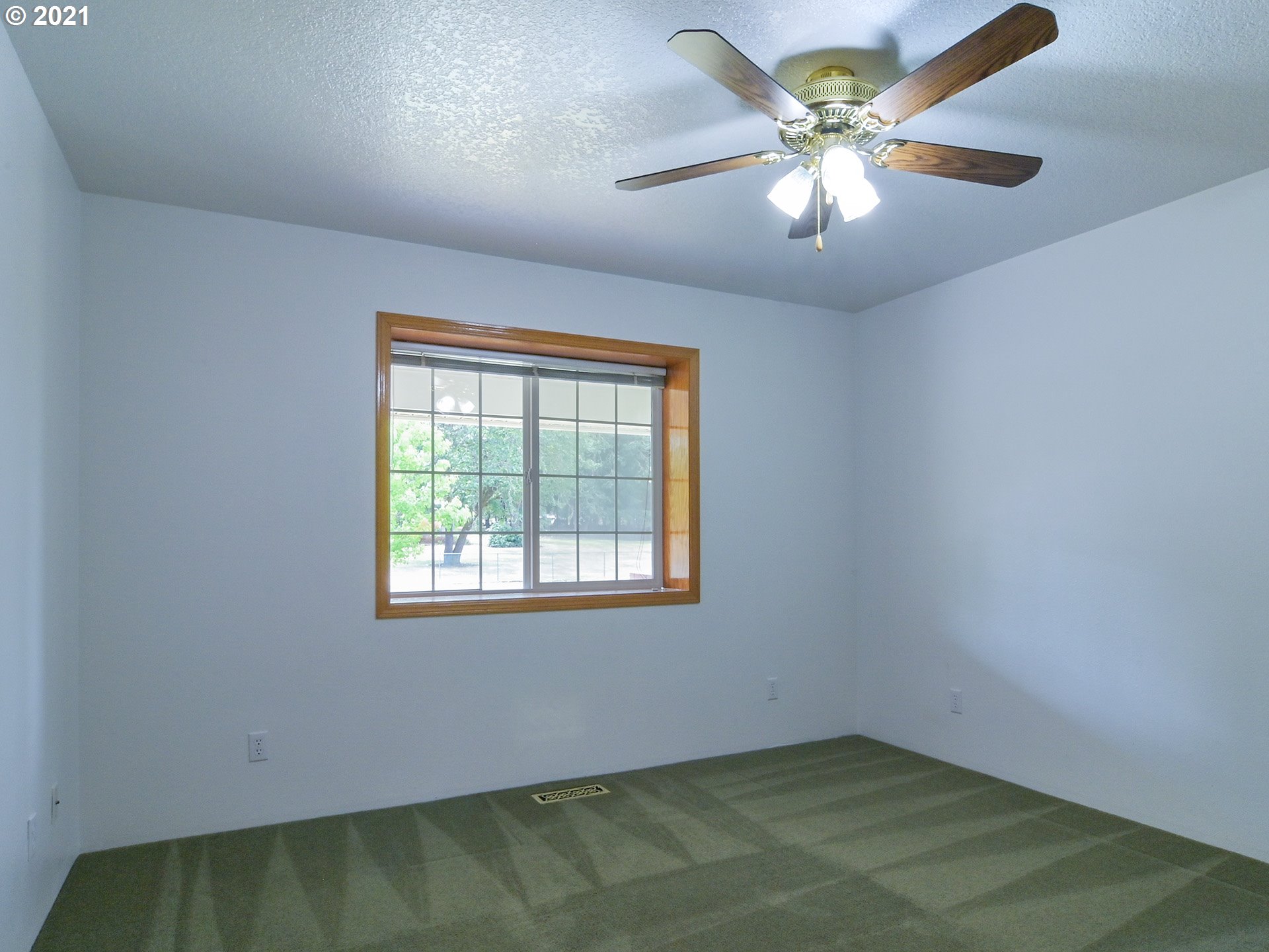 29091 Divine Road Veneta, OR 97487 - Photo 17 of 32 Gallery Image 17