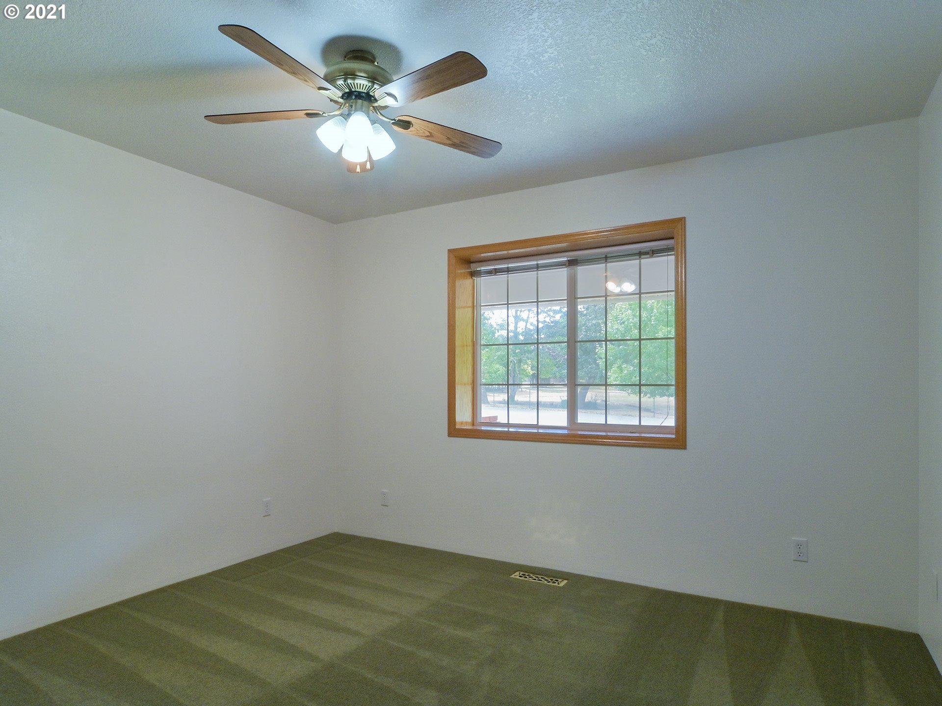 29091 Divine Road Veneta, OR 97487 - Photo 20 of 32 Gallery Image 20
